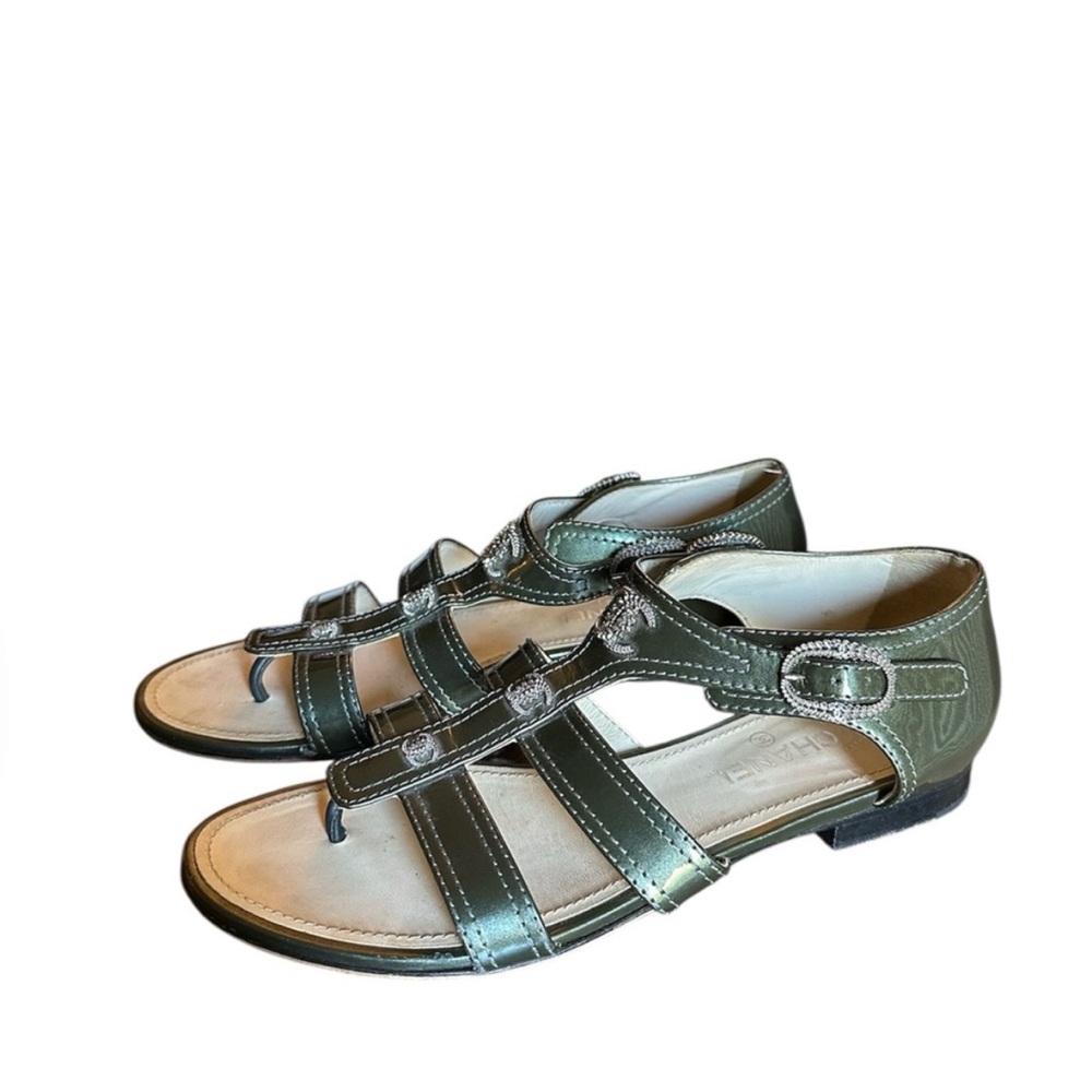 RARE Chanel iconic logo sandals
RETAIL 995 - Picture 2 of 8